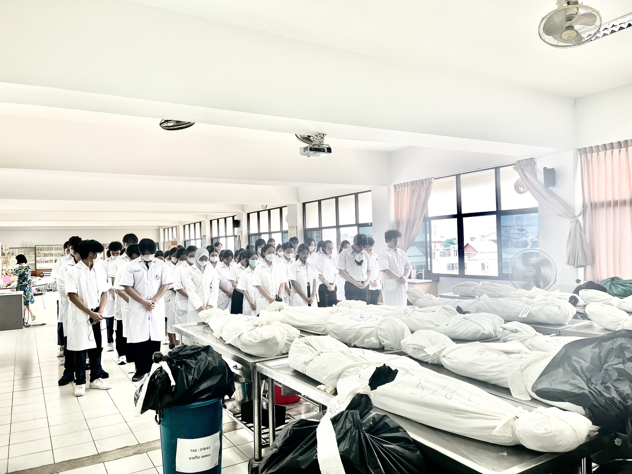 บรรยากาศการสอบแลปกริ๊งครั้งสุดท้าย นศ.กายภาพบำบัด ชั้นปีที่ 1