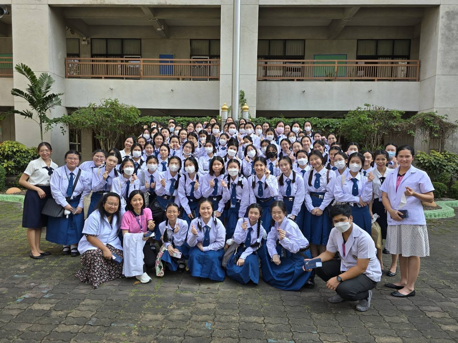 คณะกายภาพบำบัด วิทยาลัยเซนต์หลุยส์ มีโอกาสได้ต้อนรับ คณะคุณครูและนักเรียนชั้นมัธยมศึกษาปีที่ 5 จำนวน 83 คน จากโรงเรียนเชนต์โยเชฟคอนเวนต์ แผนการเรียนเตรียมวิทยาศาสตร์ - วิทยาศาสตร์สุขภาพ